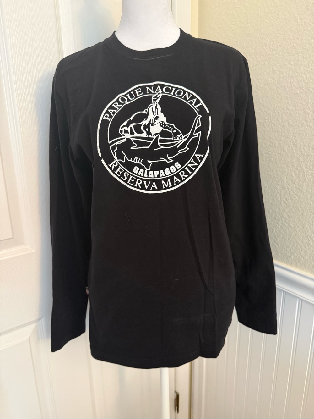 Galapagos Reserva Marina Black Long-Sleeve Graphic Tee